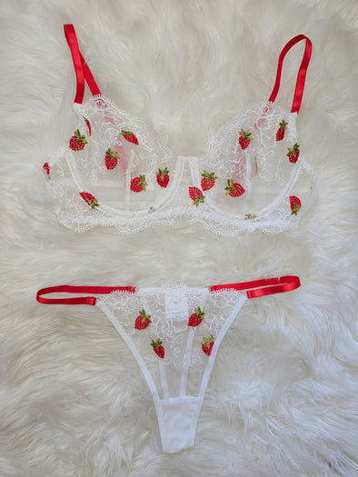 Strawberry Lace Set