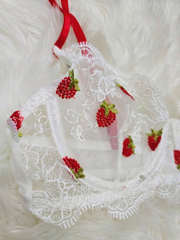 Strawberry Lace Set